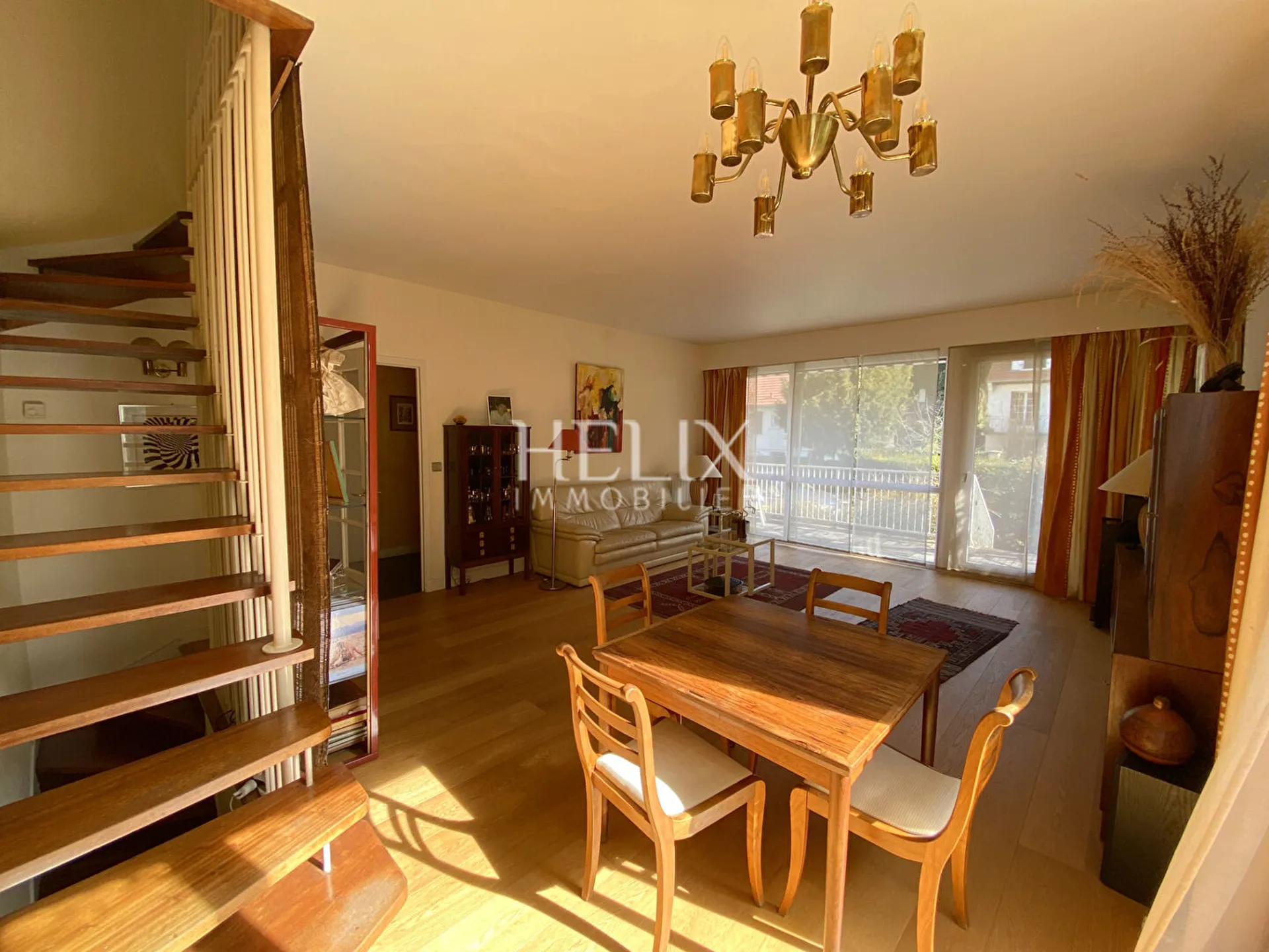 Au Pecq, domaine de Grandchamp, maison 5 pièces de 111m2 avec jardin, terrasse, balcon et grand garage