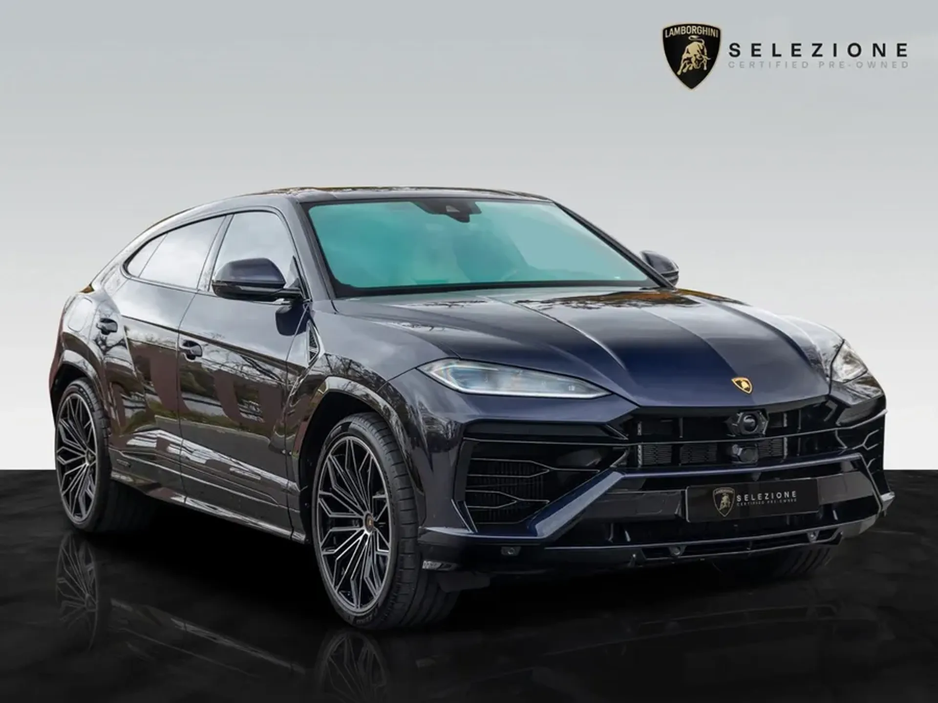 Vue avant Lamborghini Urus SE design sportif et élégant