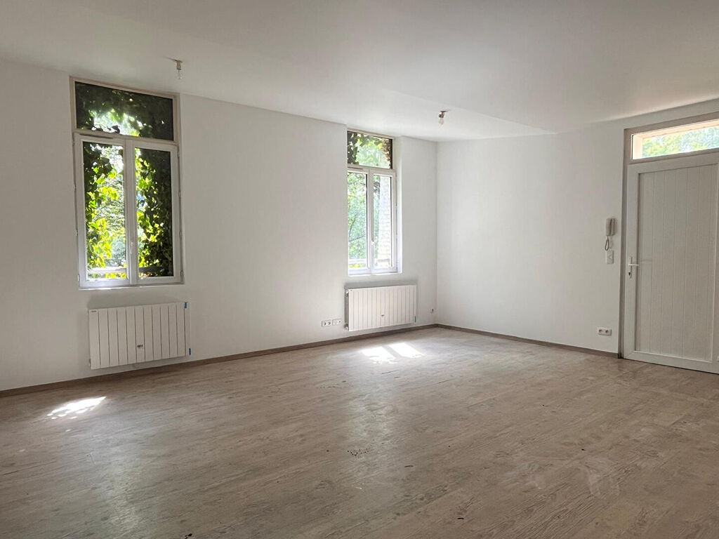 F4 RENOVE AVEC PARKING et TERRASSE ROUTE DE DARNETAL - 1014€ charges comprises