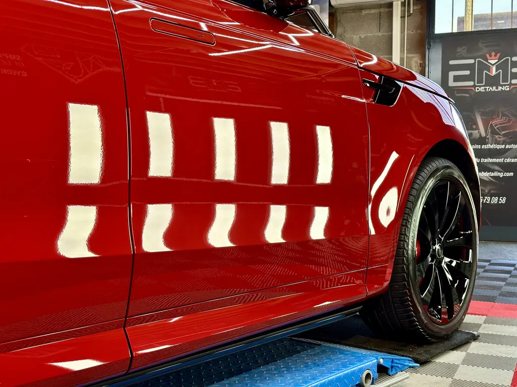 Polissage rénovation carrosserie spécialiste du traitement céramique sur lyon Range Rover sport 