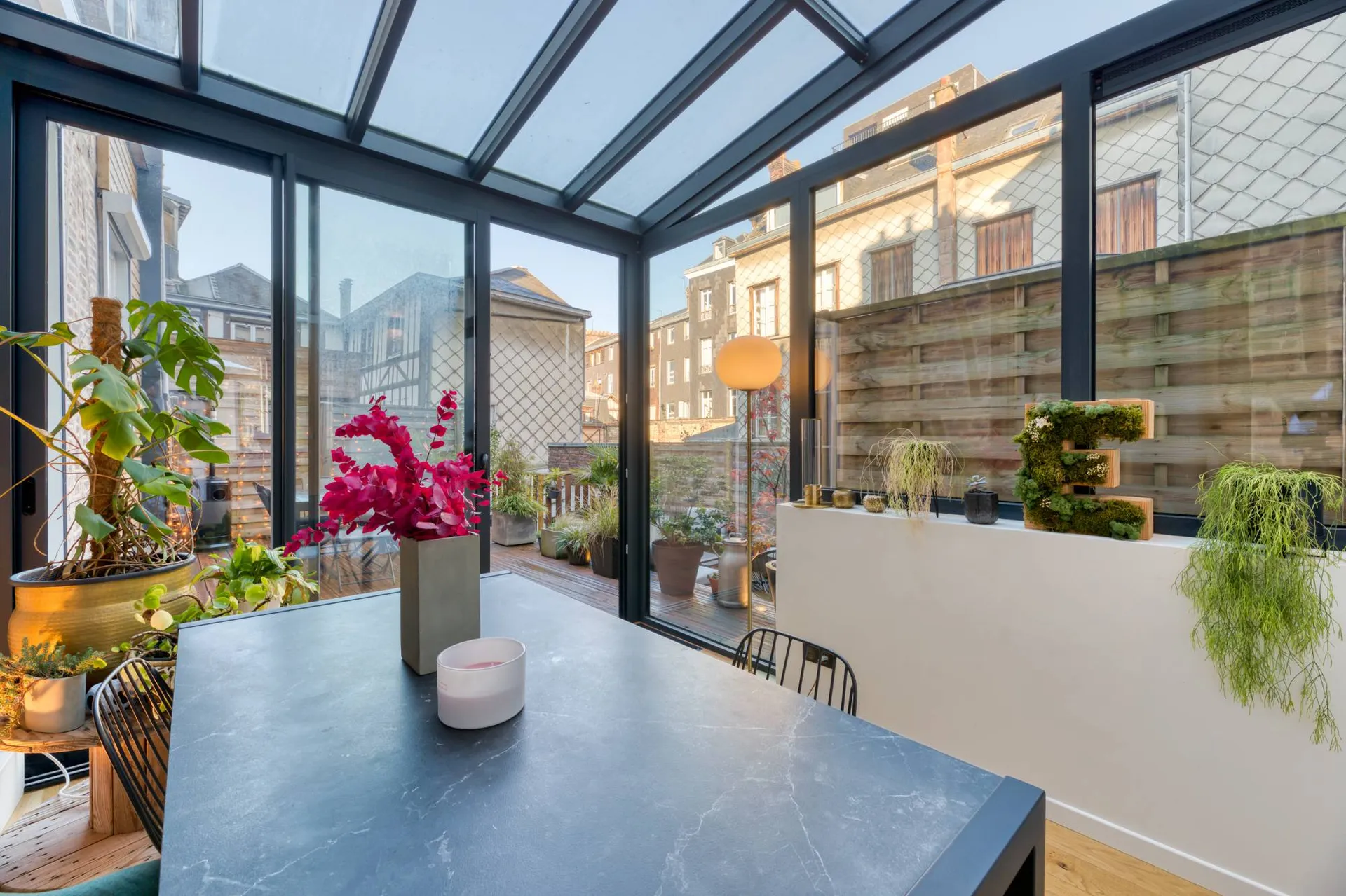 Vends espaces de rangements pratiques pour une vie urbaine simplifiée