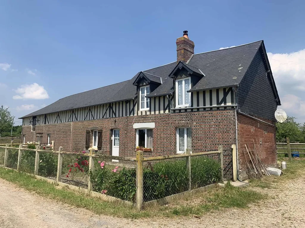 PAYS D'AUGE DU CALVADOS : Région LIVAROT : Structure Equestre et élevage de bovins de 28 HA
