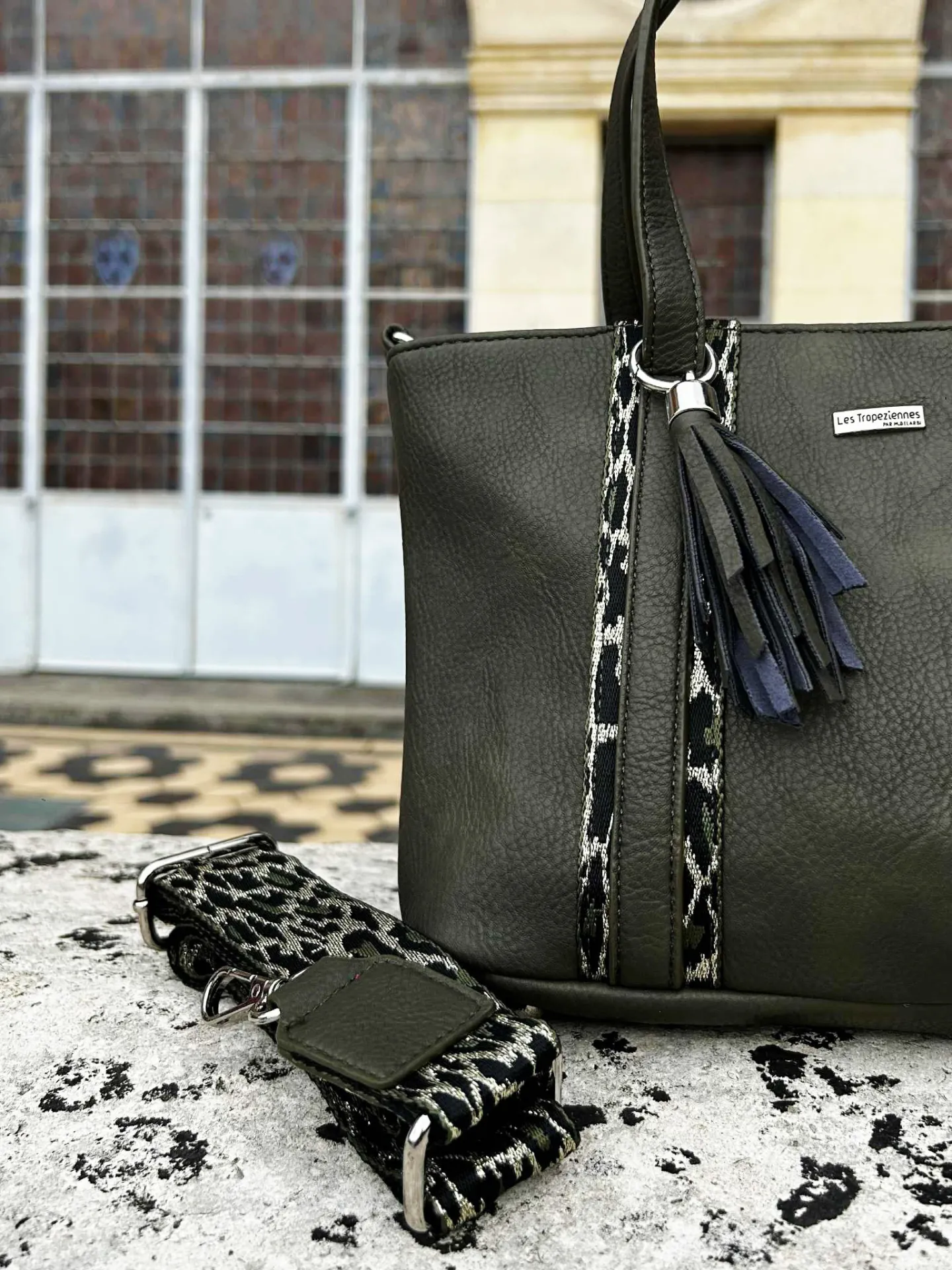 Sac les Tropéziennes kaki & motifs léopard disponible chez Evasion Eu