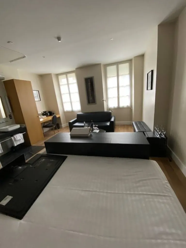 Meuble LIFT télévision dans un hôtel à Bordeaux