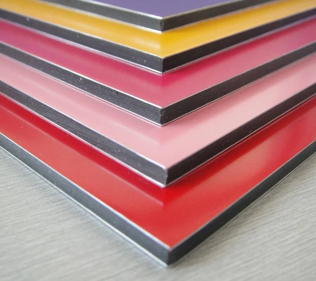 MATÉRIAUX HAUTE RÉSISTANCE POUR HABILLAGE FACADE 