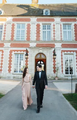 Chic outdoor wedding ceremony near Paris