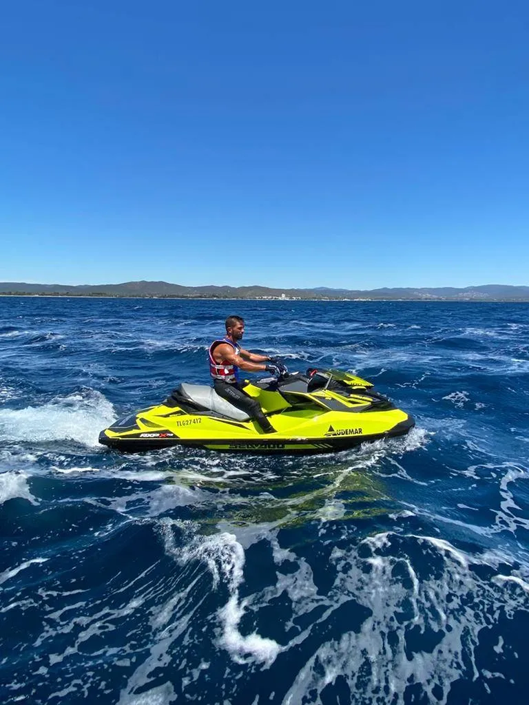Location jet-ski SEA-DOO RXP-X 300 à Hyères