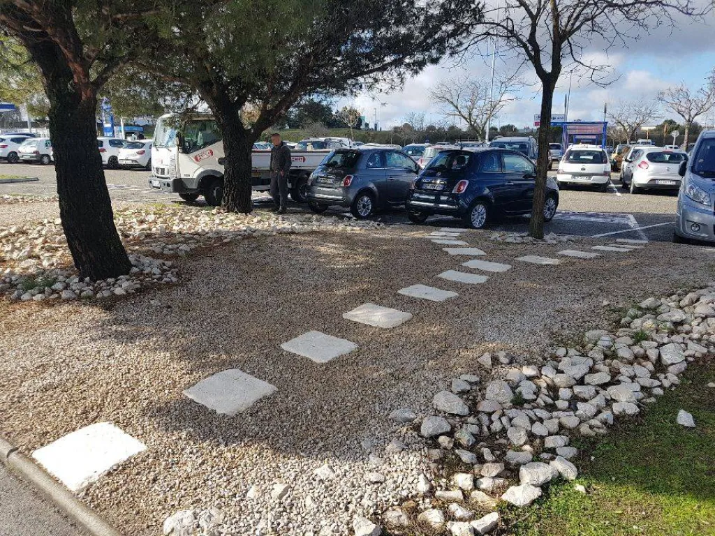 Pas japonais sur lit de graviers