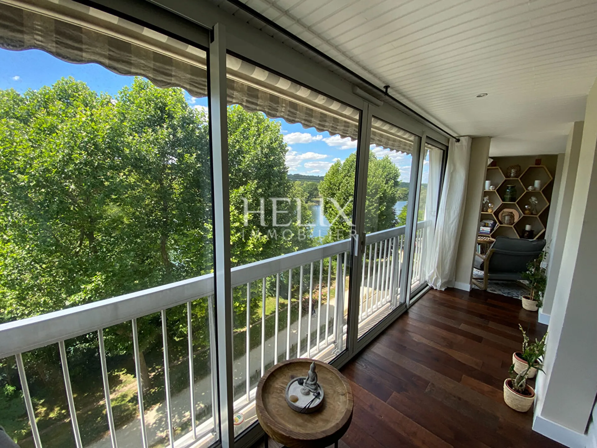 balcon filant sur résidence de standing