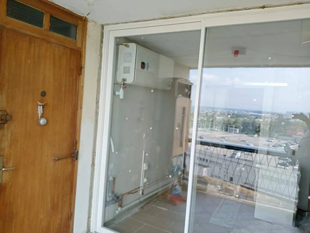 Installation d’une baie vitrée coulissante en aluminium à Écully 69130