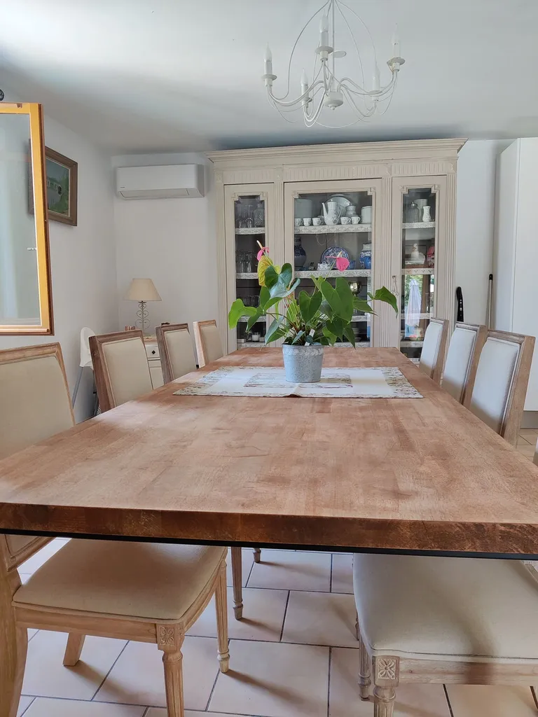 table en bois sur mesure pour un salon
