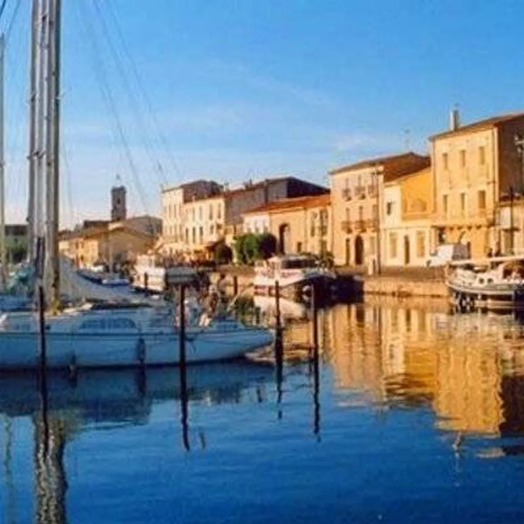 Marseillan village proche du Camping 4 étoiles Le Mas de la plage à seulement 10km de Vias