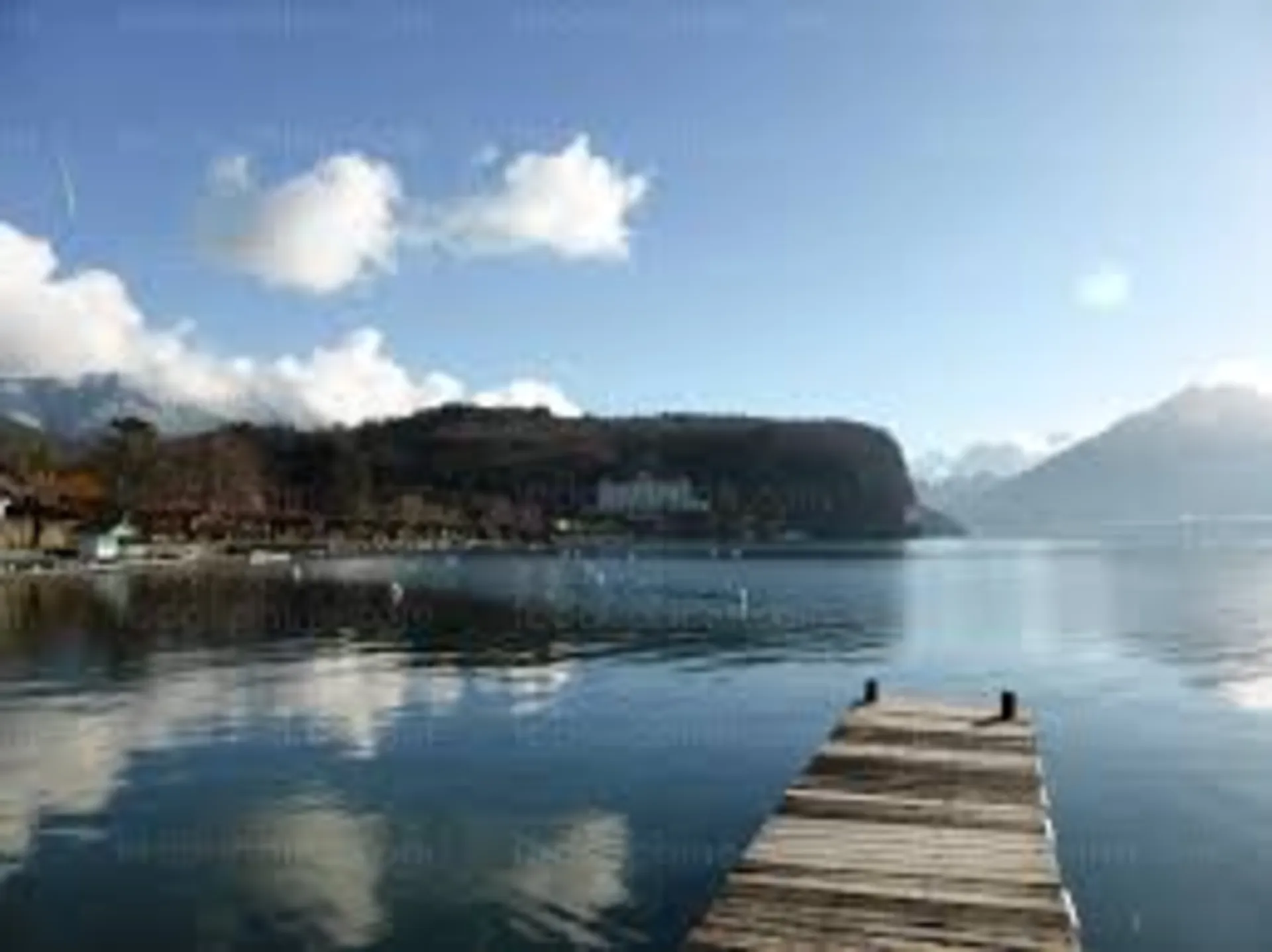 T4 duplex avec une grande pièce à vivre et une cuisine entièrement équipée, un produit rare au coeur du village de Menthon-Saint-Bernard