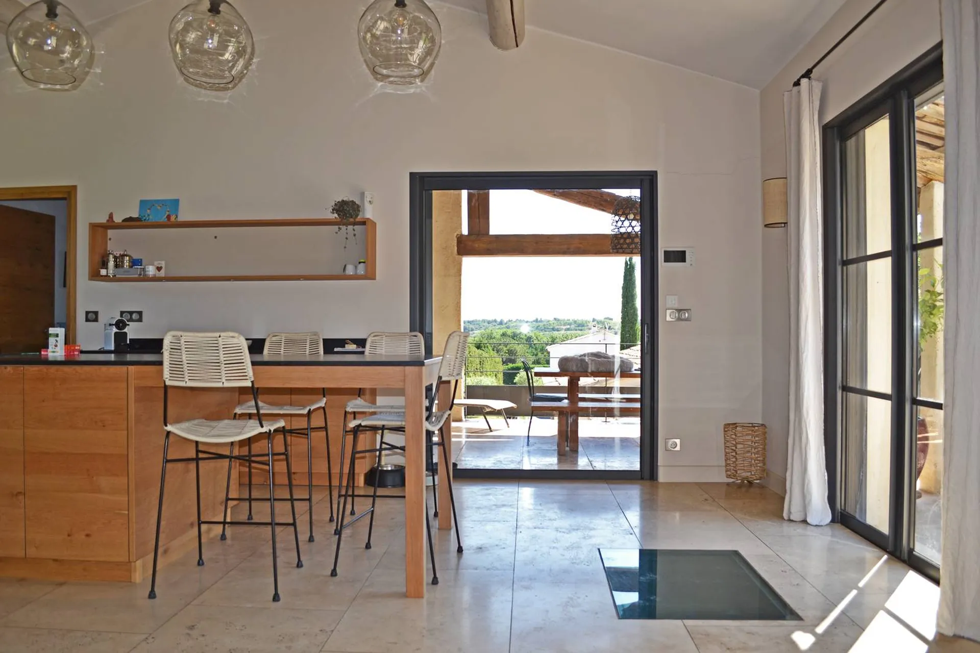 La lumière est un élément fondamental de notre bien être dans une maison