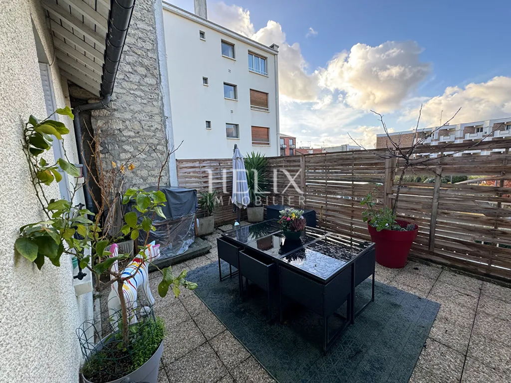 Le Vésinet Centre appartement avec une terrasse possible d'agrandir par les combles.