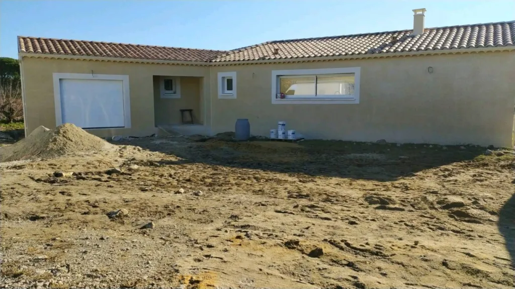 Installation de gouttières aluminium à Vedène