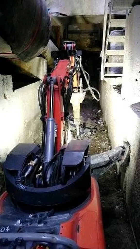 démolition en sous sol par un robot brook à Lyon
