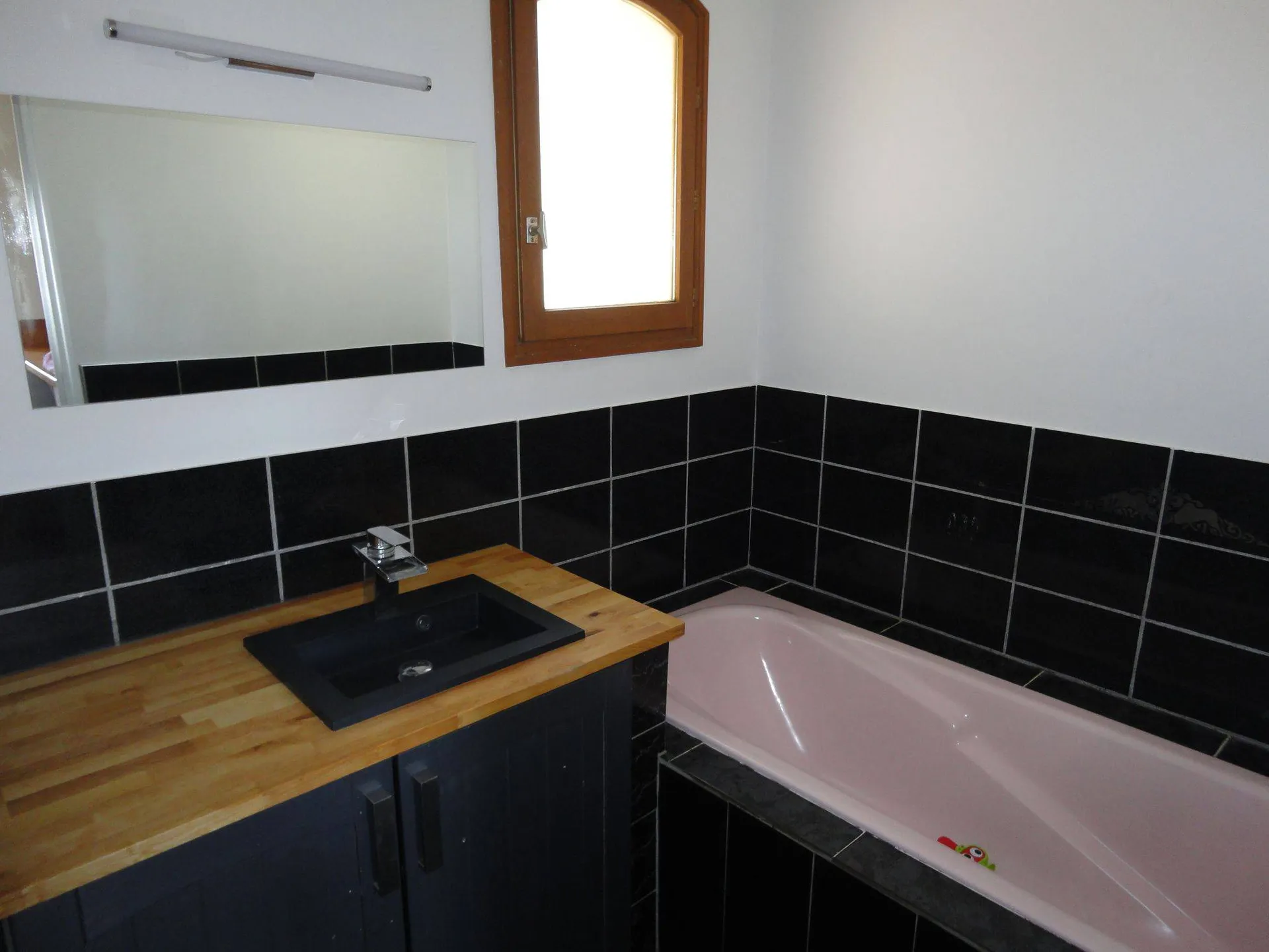 villa avec piscine, 2 logements à vendre sur Carnoux