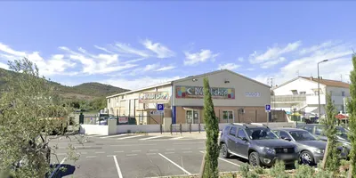 Vente aux enchères – Local commercial & équipements au Muy