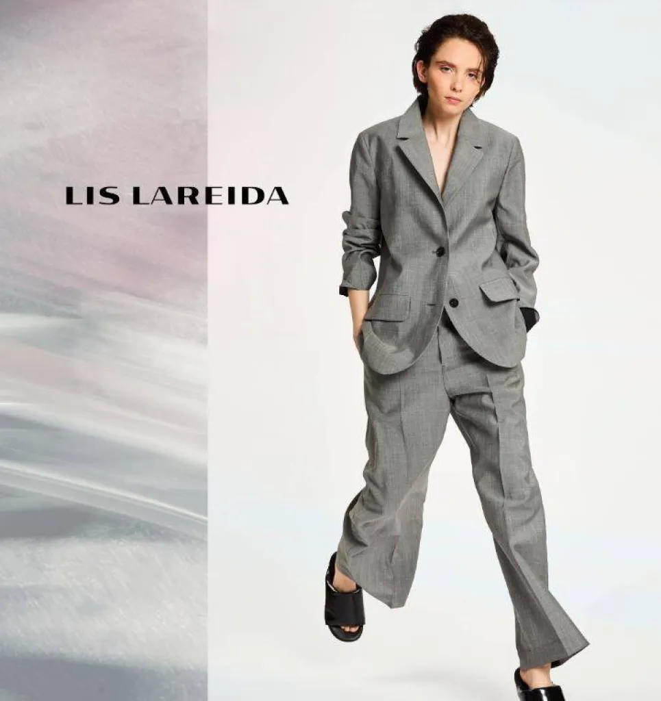 Collection Lis Lareida, un look pointu pour une femme qui aime les lignes épurées.