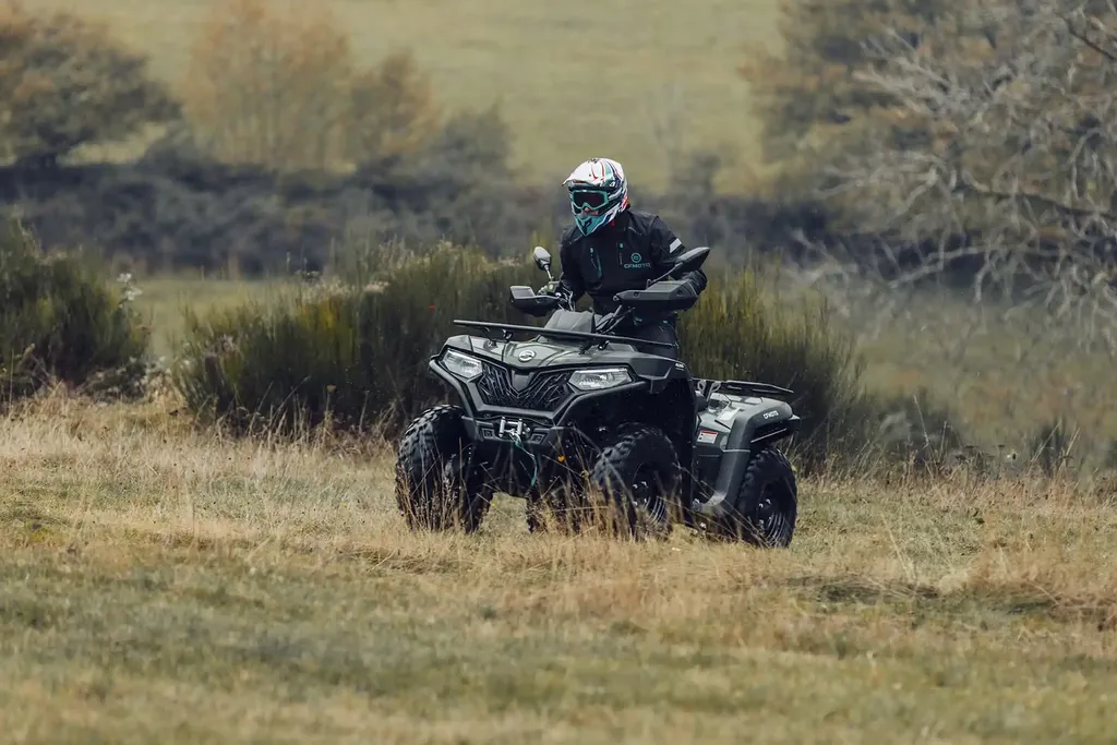 Quad agricole CFMOTO CFORCE 625 R Green Line monocylindre 580 cc de 40 chevaux maniable et polyvalent pour le travail et la balade près de Saint-Étienne dans la Loire