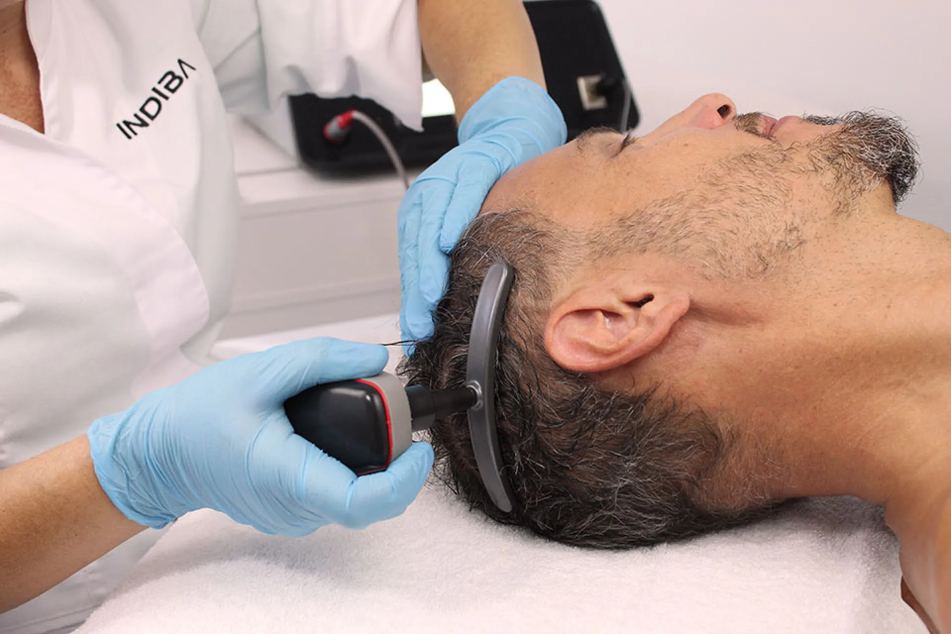 La radiofréquence INDIBA capillaire chez DERMA SUD prochainement à Saint-Orens-de-Gameville, près de Toulouse : stimulez la croissance et réduisez la chute des cheveux post-grossesse.