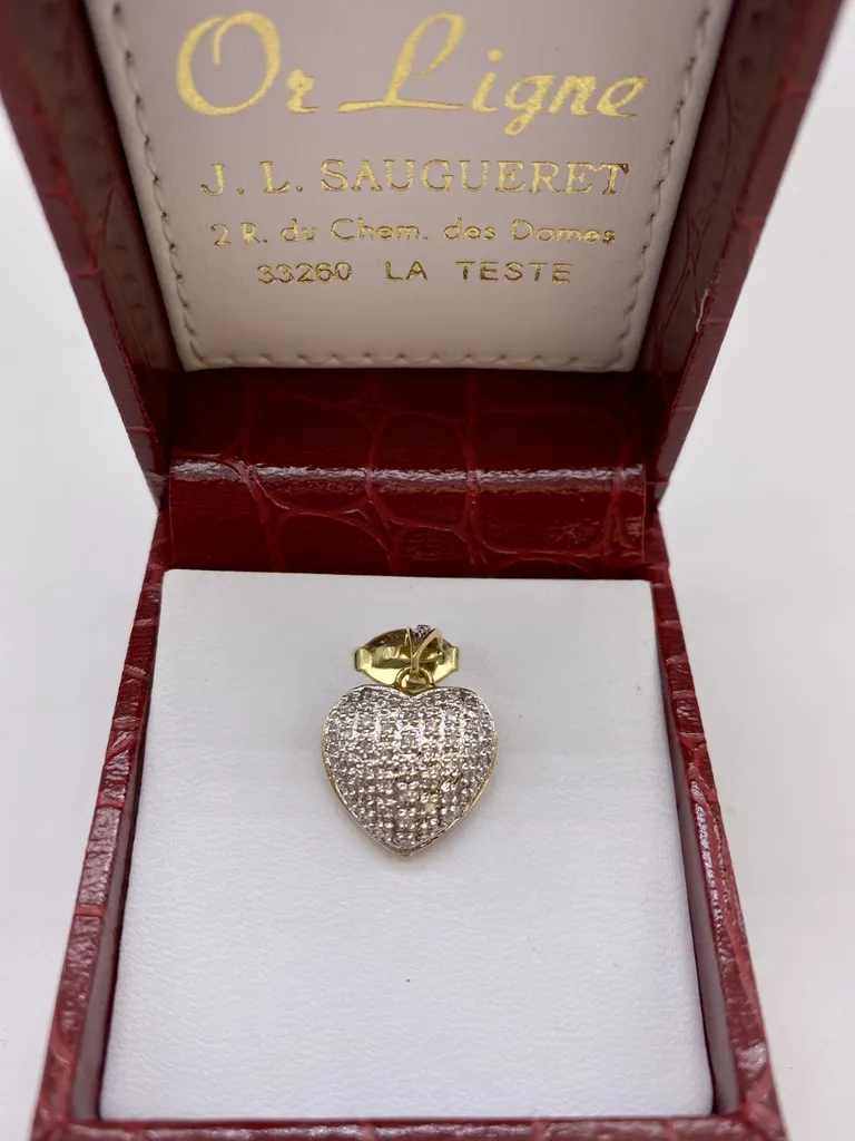 Bijouterie Or Ligne Présente : Un Pendentif en Cœur, un Trésor de Diamants et d'Or