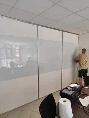 Films opaque blanc magnétique pour écriture indélébile sur murs de bureaux a Marseille 13