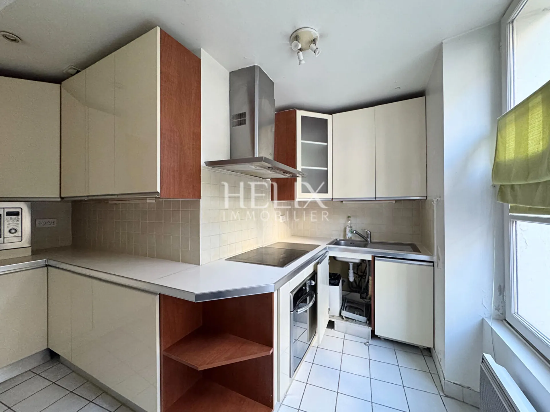 Saint Germain Laye, à 5 minutes à pied du RER A dans un immeuble ancien avec ascenseur en rez-de -jardin coup de coeur pour cet appartement de 4 pièces d'un e surface de 91 M²