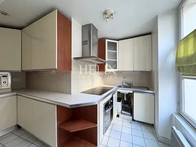 Saint Germain Laye, à 5 minutes à pied du RER A dans un immeuble ancien avec ascenseur en rez-de -jardin coup de coeur pour cet appartement de 4 pièces d'un e surface de 91 M²