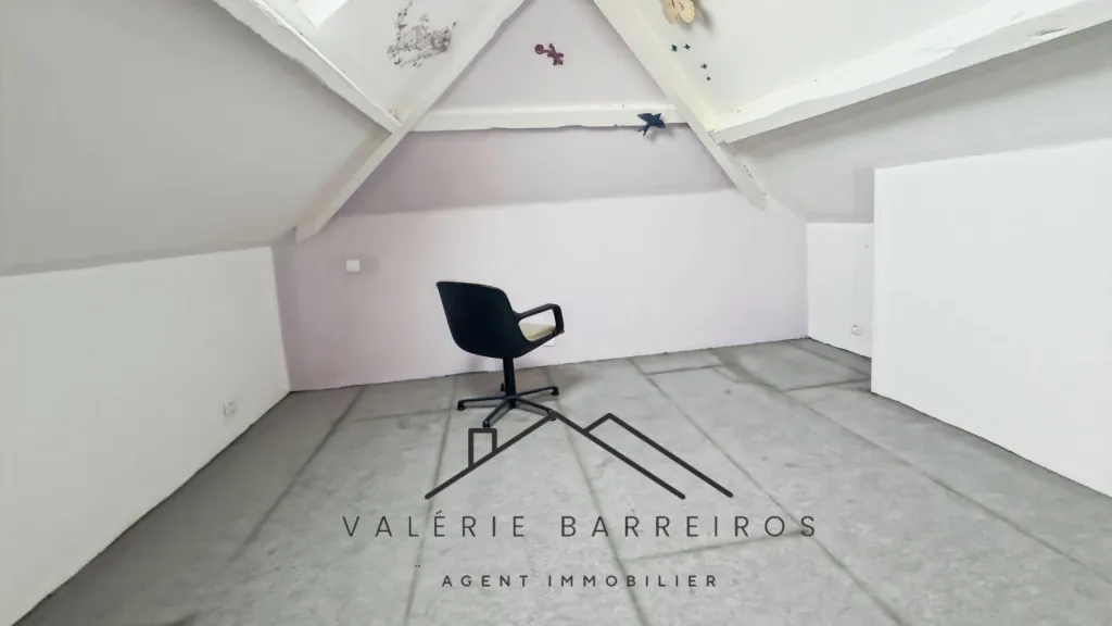 A vendre maison de maître de 113 m² habitables édifiée sur 900 m² de terrain sur la commune de CAUDEBEC LES ELBEUF 76320