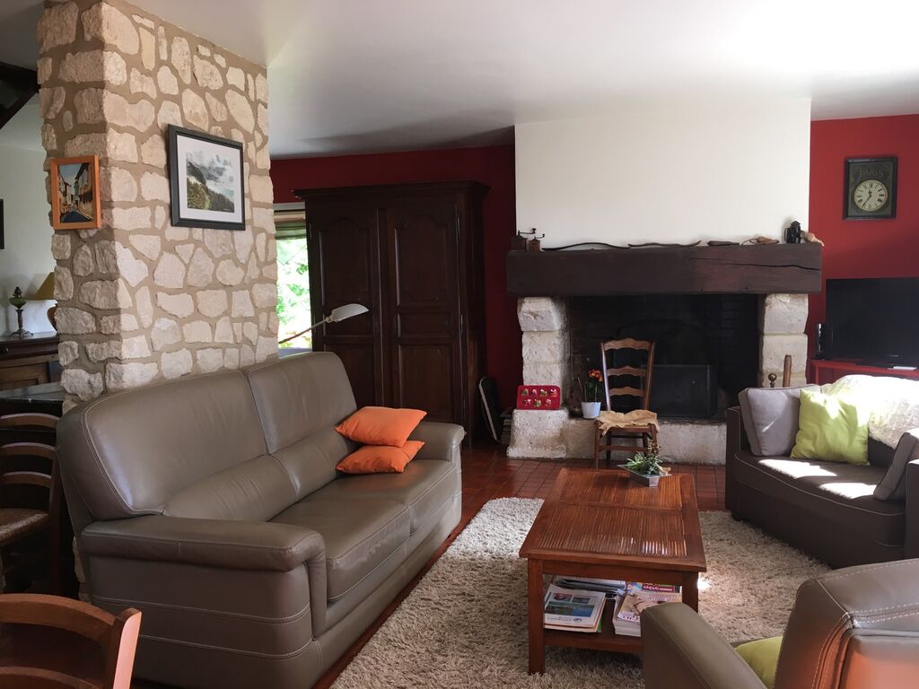 vente maison lisieux avec de beaux volumes et piscine