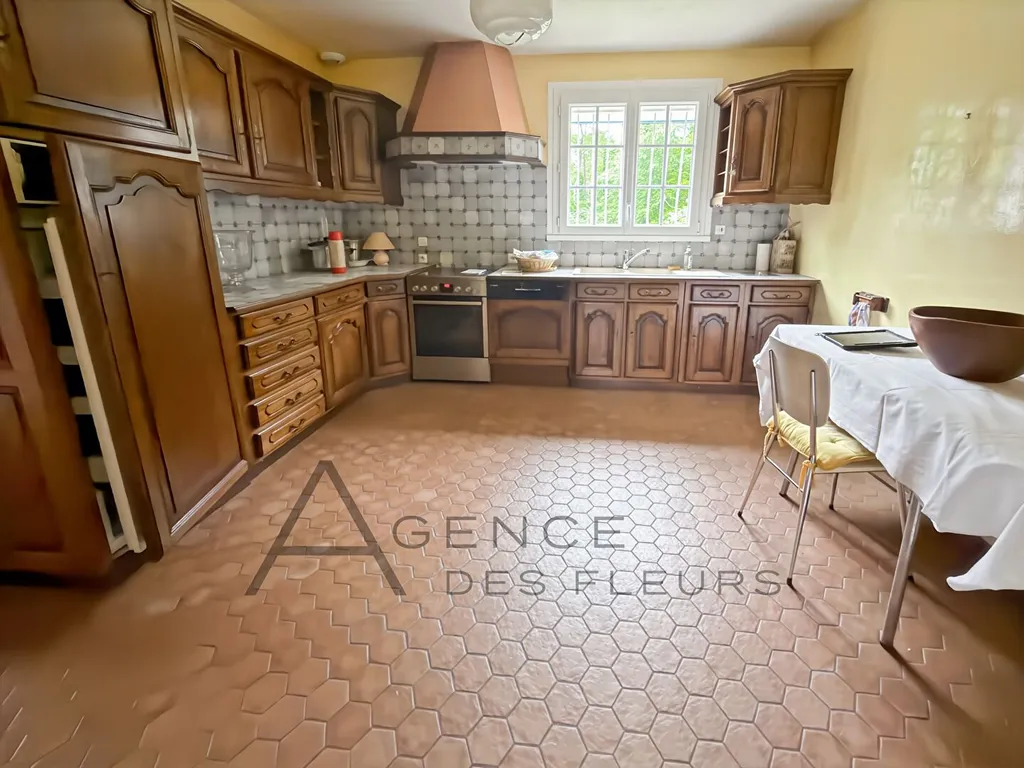 À vendre, maison de 92 m² sur sous sol complet édifiée sur un terrain de 1050 m² située sur la commune de ST PIERRE LES ELBEUF 76320