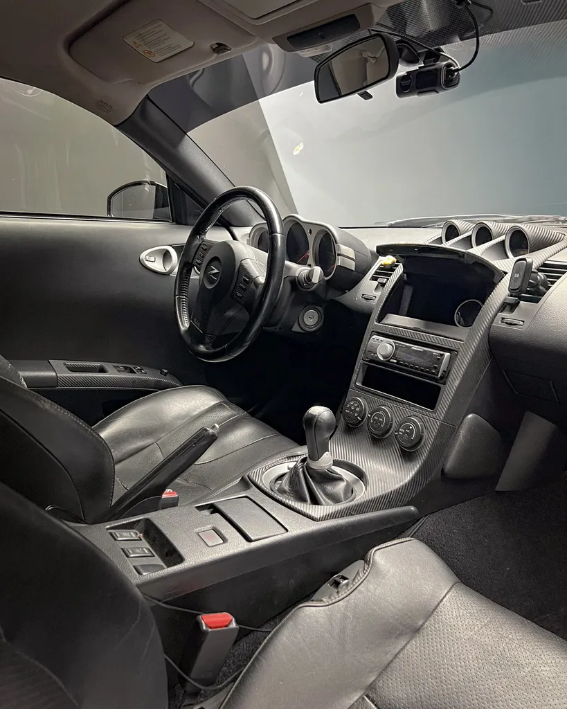 Redonnez tout son éclat à sa Nissan 350z grâce au lustrage de correction signé DSP Service à Le Mans