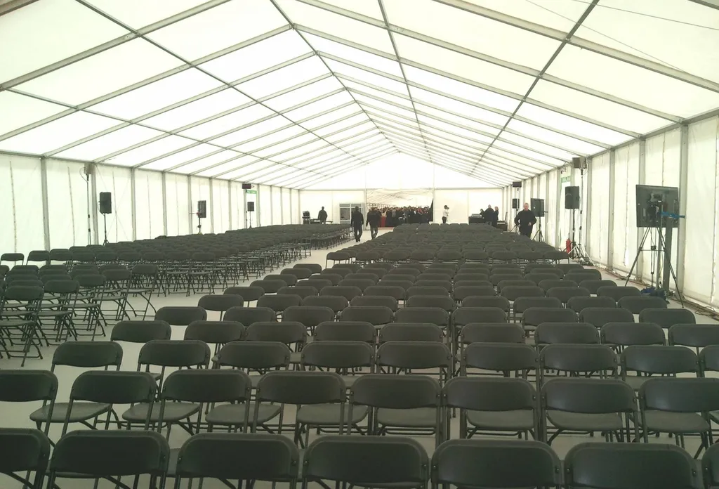 Location de chaise crochetable pour conférence