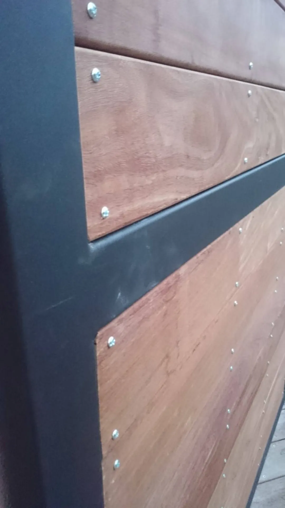 Thermolaquage d'un Volet Acier / Bois coulissant réalisé par Olivier GIANI à Villelaure (84)