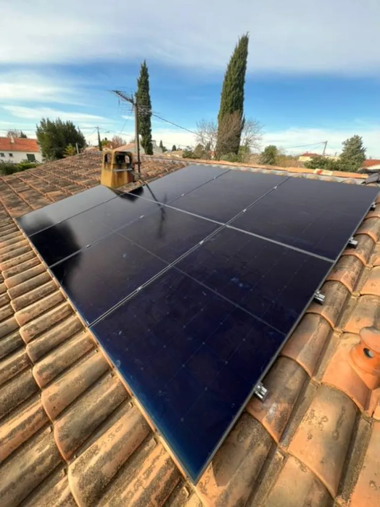 Installation de panneaux photovoltaïques Longi 425 à Marignane