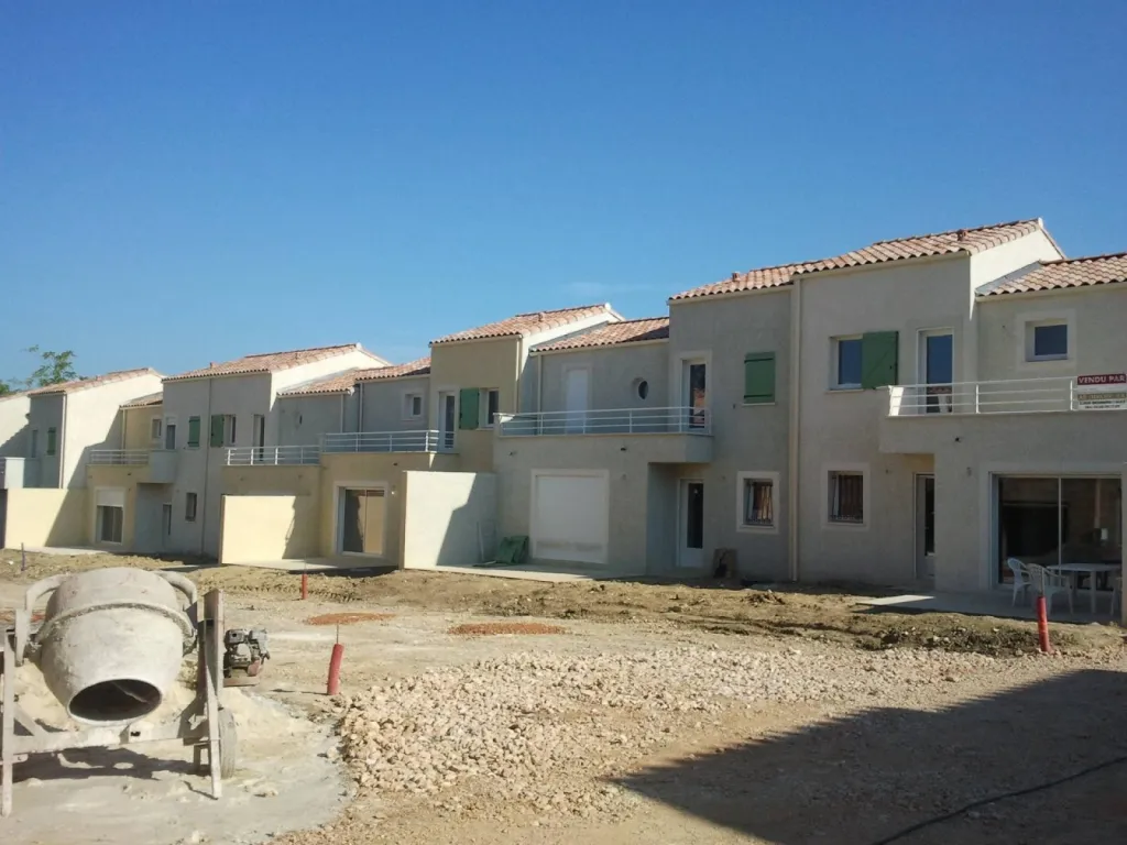 ENSEMBLE DE LOGEMENT COLLECTIF A ALES (GARD) ENSEMBLE DE LOGEMENT COLLECTIF A ALES (GARD)