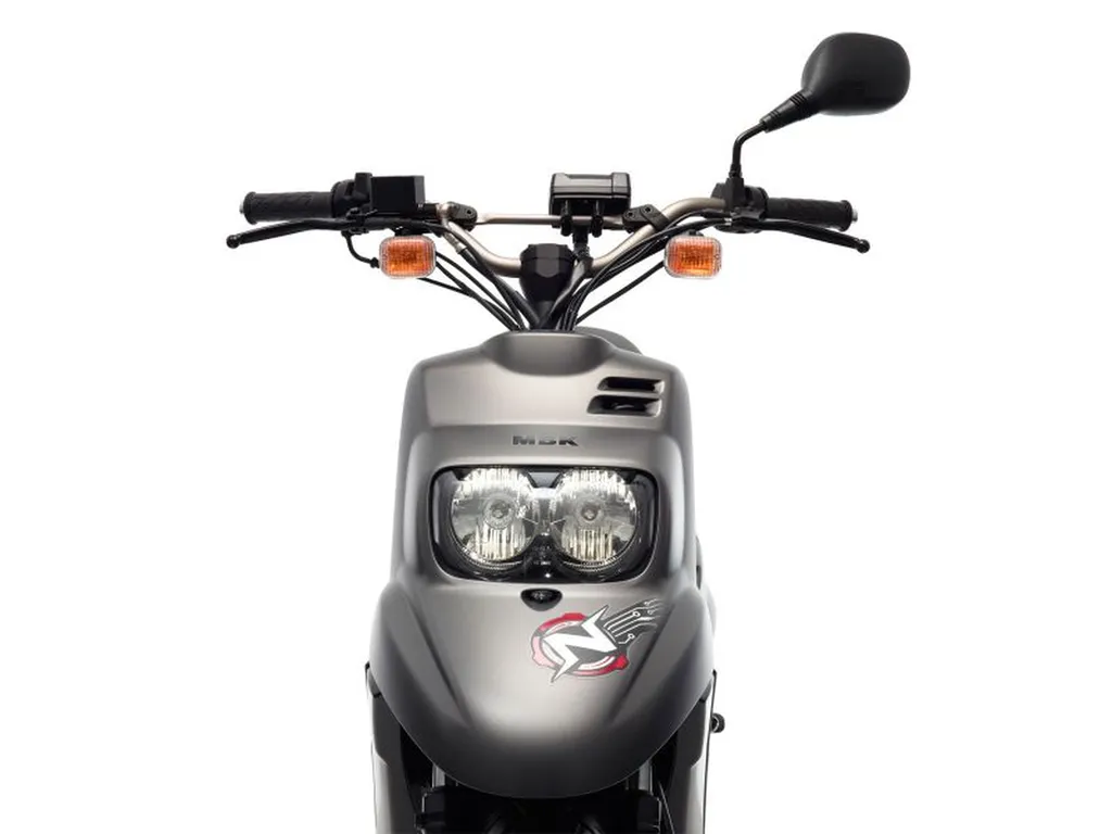 Scooter neuf MBK Booster spirit 10 pouces Naked six fours les plages