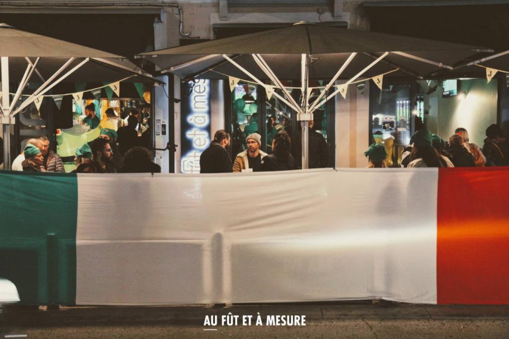 Pose de parasols avec leds et chauffages à Salon-de-Provence (13)