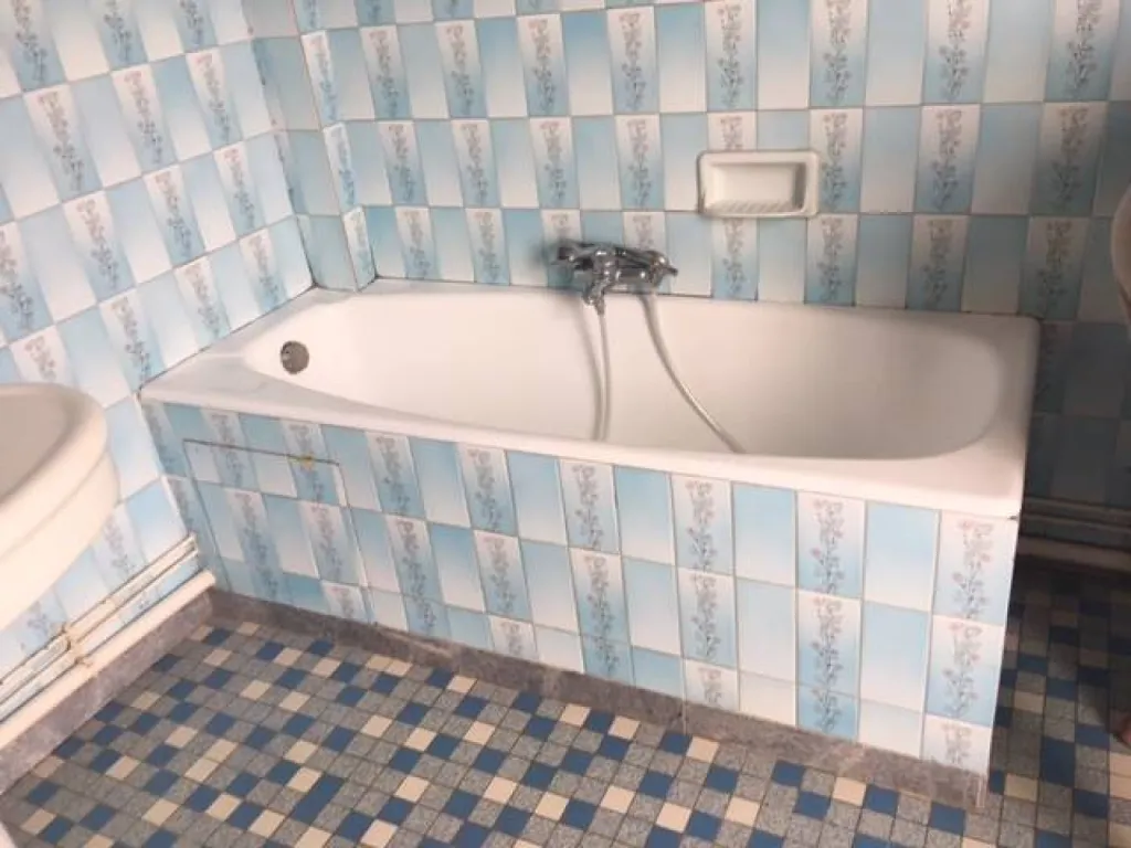 Remplacement d'une baignoire par douche sécurisée pour sénior à Six Fours, Var (83)
