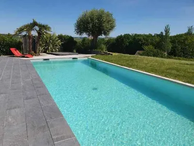 Construction d'une piscine couloir de nage de 12x4m avec aménagement terrasse à Ollioules Var