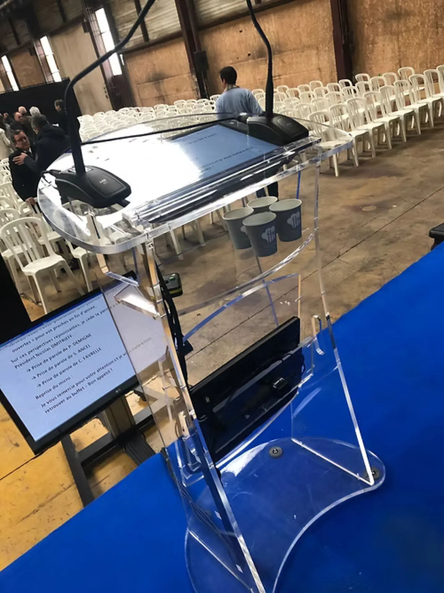 PUPITRE PLEXI CONNECTE ECRANS 19' INCLUS FACE AVANT & INTERIEUR PUP