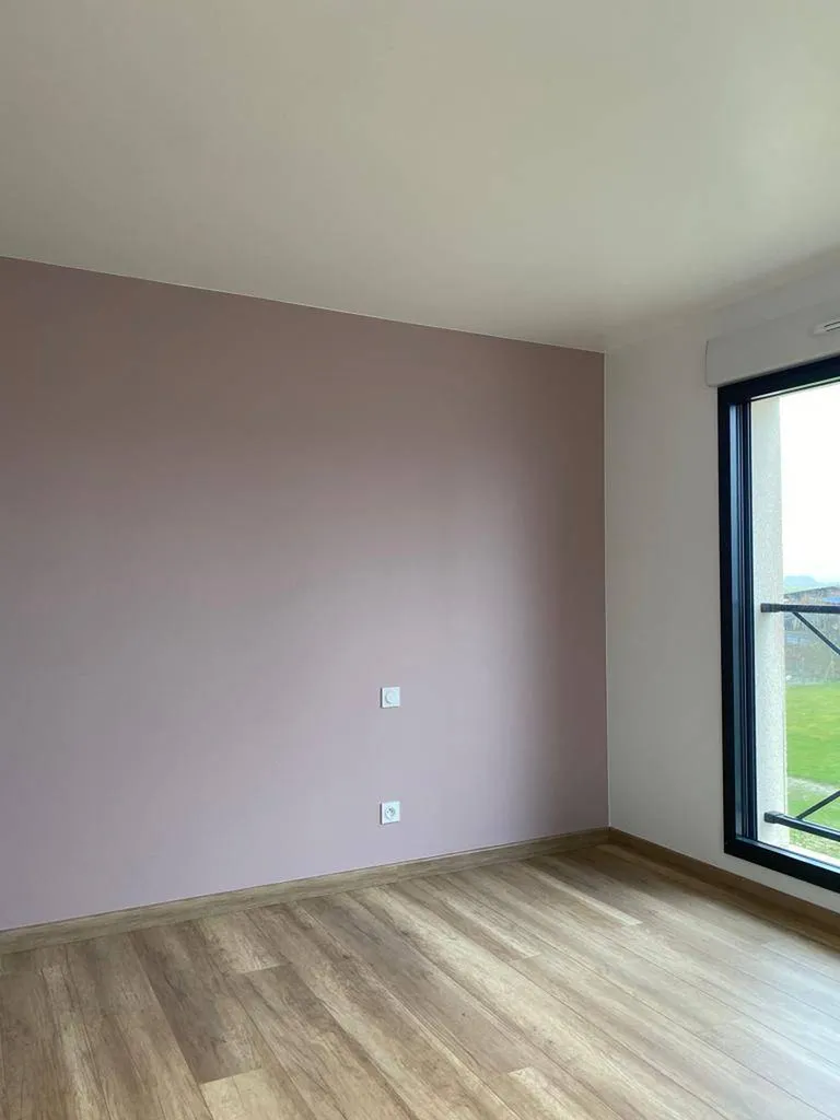 Trouver un peintre professionnel pour peinture couleur et pose de papier peint sur Le Grand-Quevilly près de Rouen