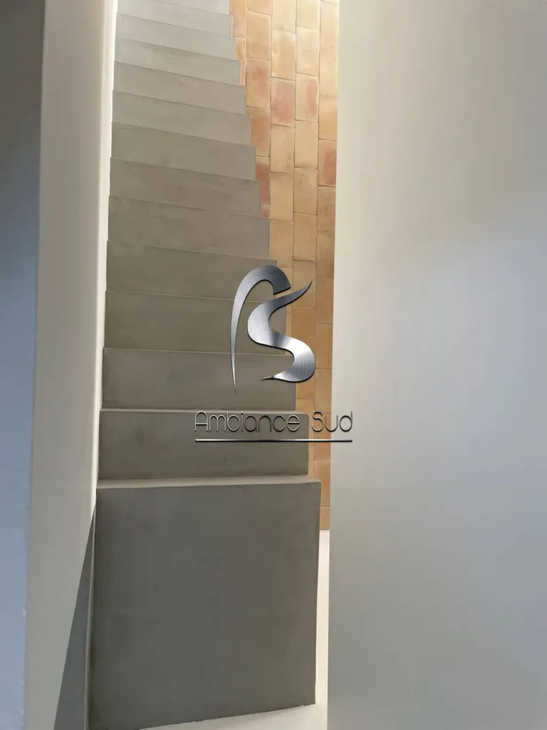 Tarif escalier béton ciré à Cavalaire sur Mer Var 83