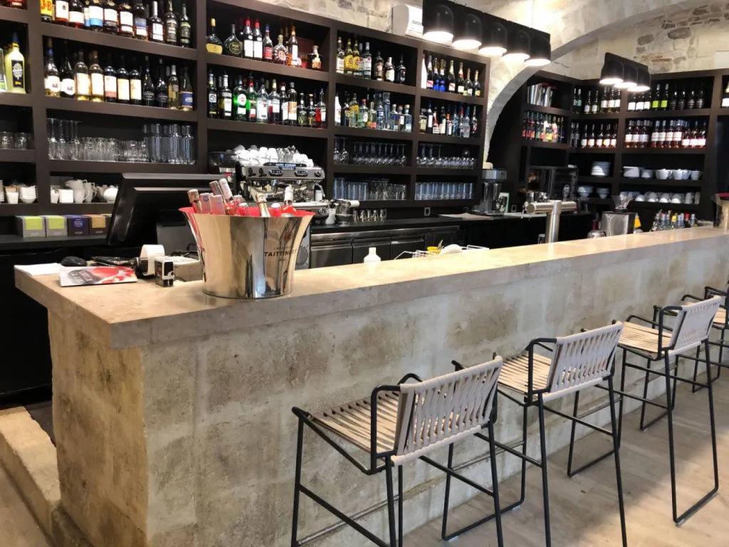 Plan de bar en pierre de Dordogne