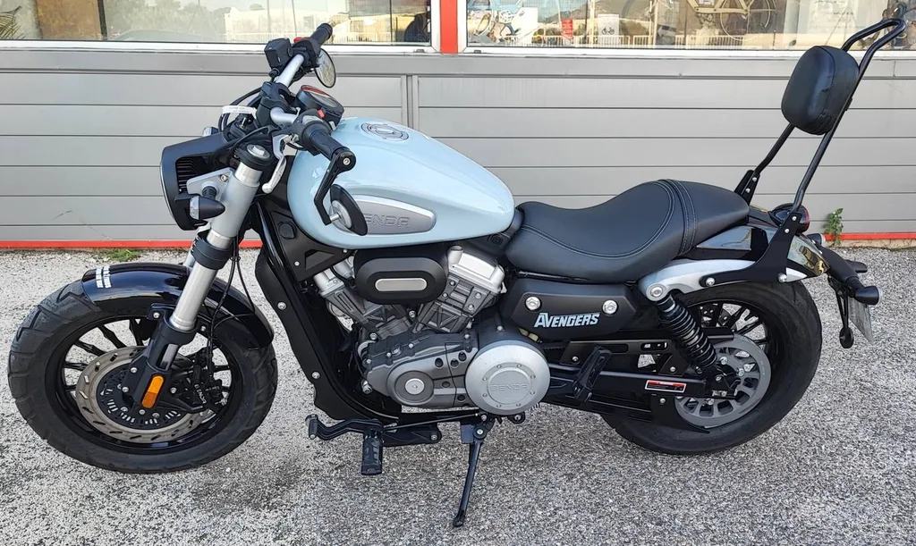 BENDA AVENGERS 125 DU 06/2025 AVEC 2300KM.