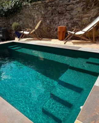Pose et mise en service d’une piscine coque CeramicDeluxe Tweet à Remoulins proche Domazan et Fournès dans le Gard