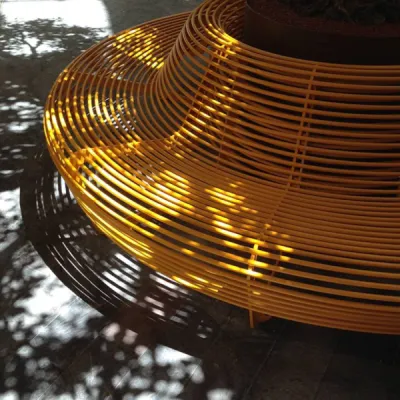 Banc jaune tour d'un arbre Tolerie Forezienne