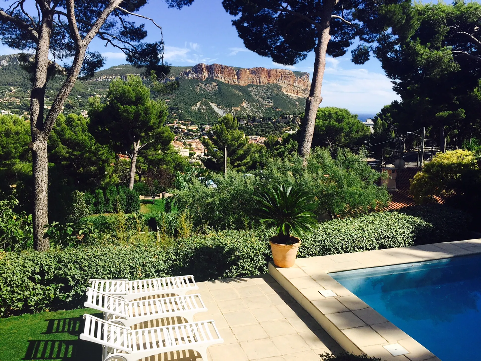 Cassis maison vue dégagée Cap Canaille
